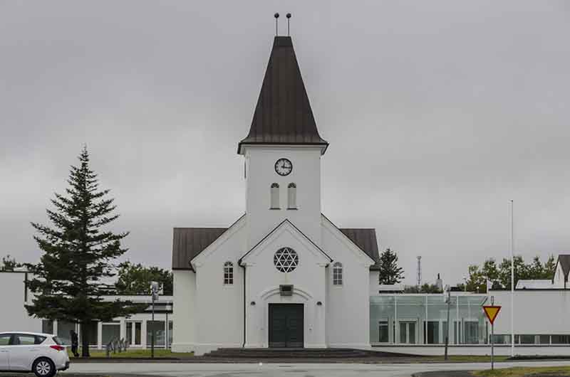 Islandia 152 - Keflavik - iglesia.jpg